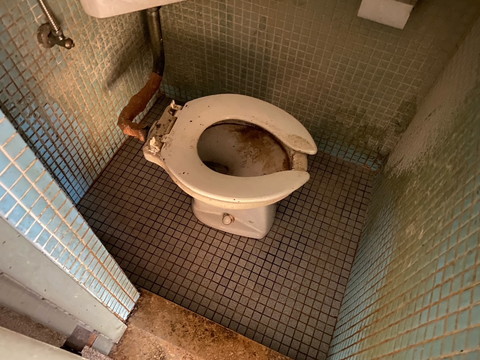 奈良県の孤立死現場。特殊清掃後は臭気・汚染も除去され、再び安心して住める状態に回復しました。