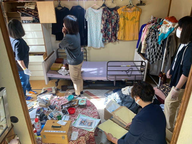 認知症の方宅の生前整理_ケアマネ・ヘルパー・見守り・後見人と一緒に