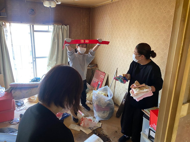 女性チームのSHIBAと団結した家財整理