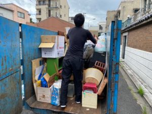 京都市の生前整理、一般廃棄物運搬業者に委託します